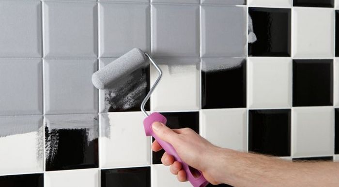 Envie de peindre les carreaux de votre salle de bain ? Les conseils